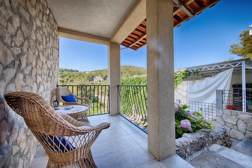 Apartments Pol Murvu Vis Exterior foto