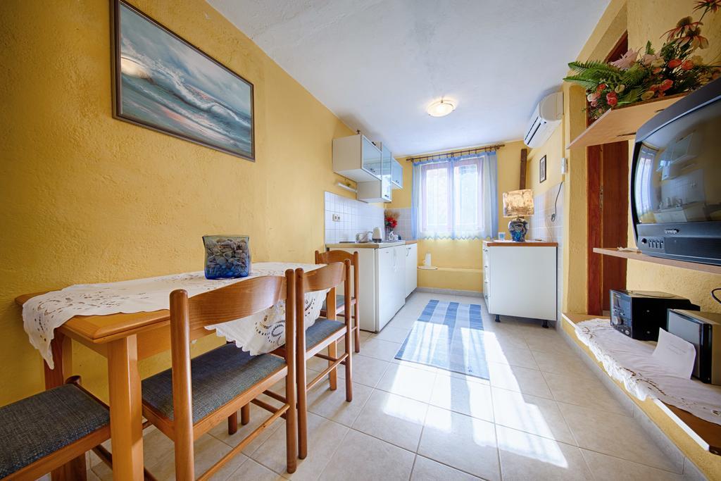 Apartments Pol Murvu Vis Exterior foto
